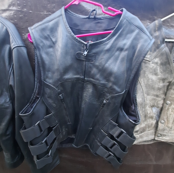 Variety of leather jackets - Picture 4 of 5